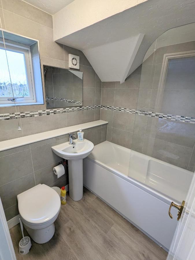 Large Apartment With Parking Guildford Kültér fotó