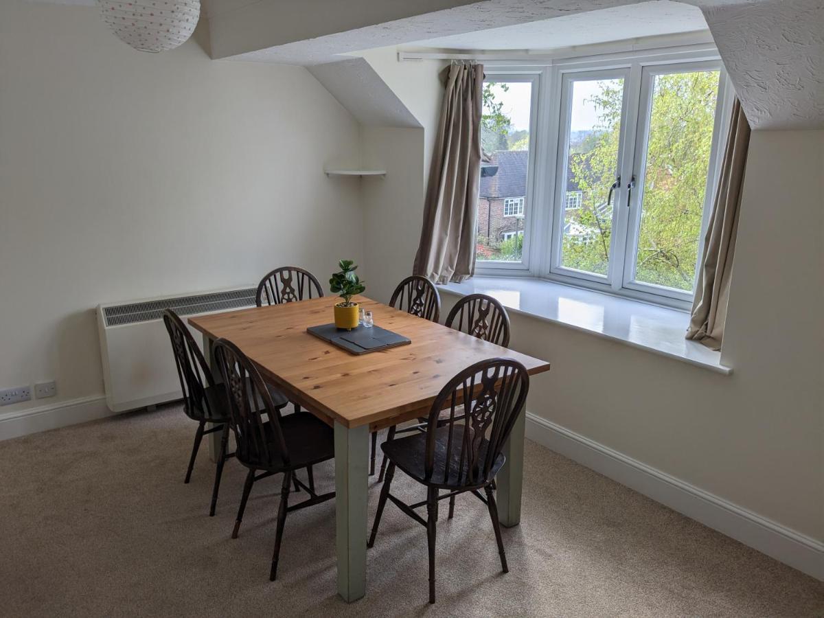 Large Apartment With Parking Guildford Kültér fotó