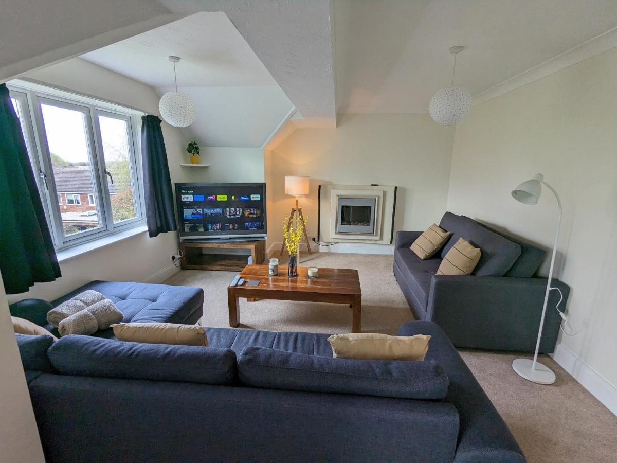 Large Apartment With Parking Guildford Kültér fotó