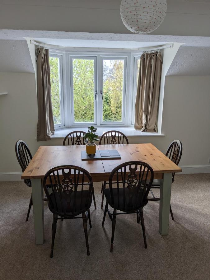 Large Apartment With Parking Guildford Kültér fotó