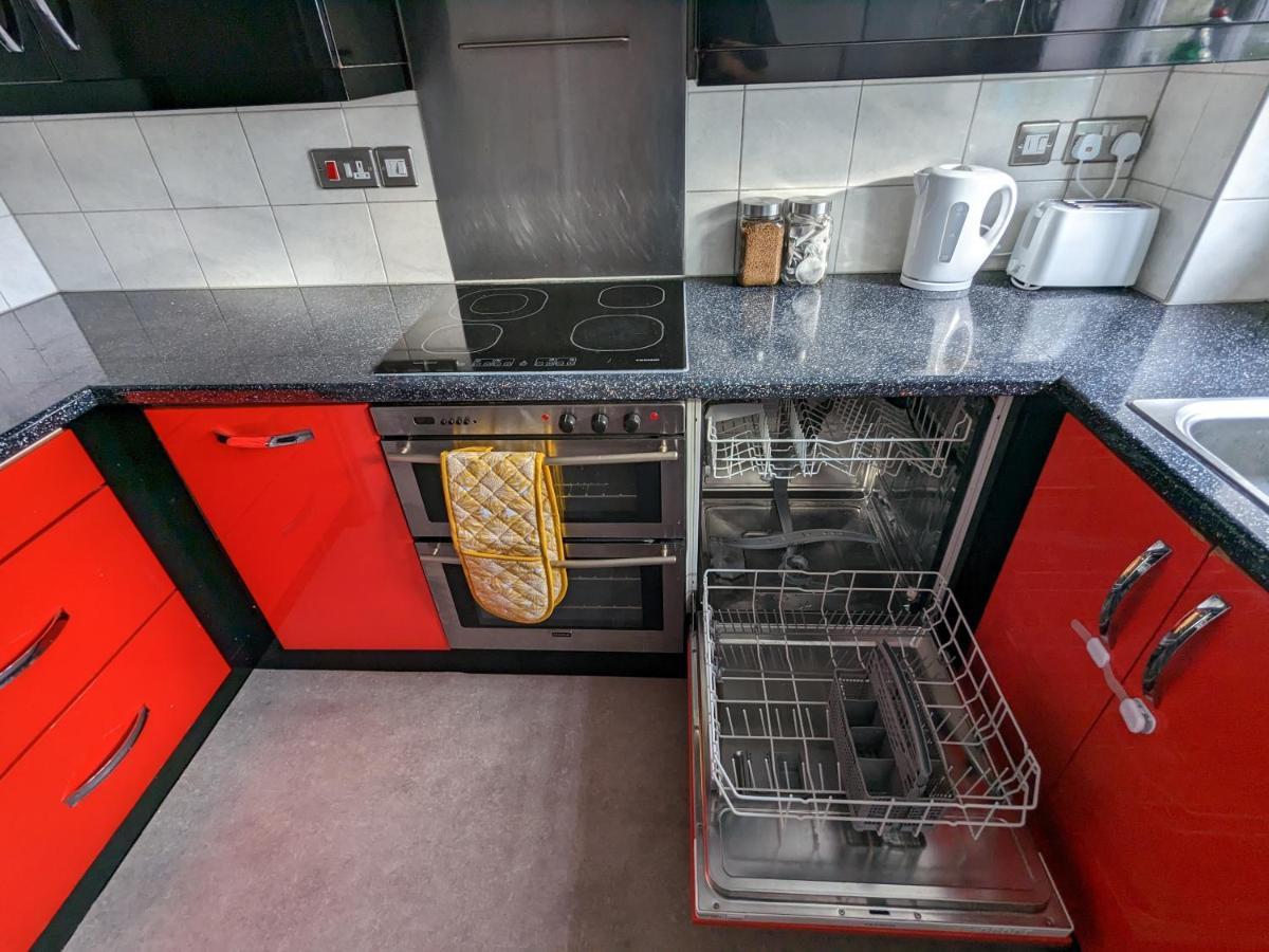 Large Apartment With Parking Guildford Kültér fotó