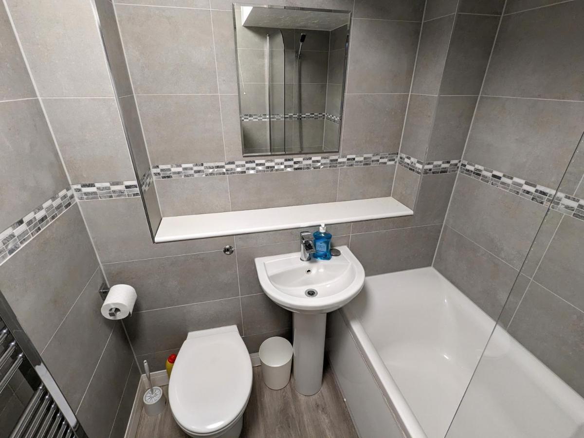 Large Apartment With Parking Guildford Kültér fotó