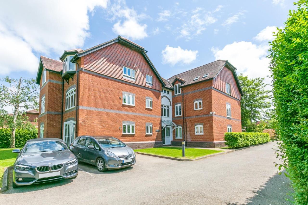 Large Apartment With Parking Guildford Kültér fotó